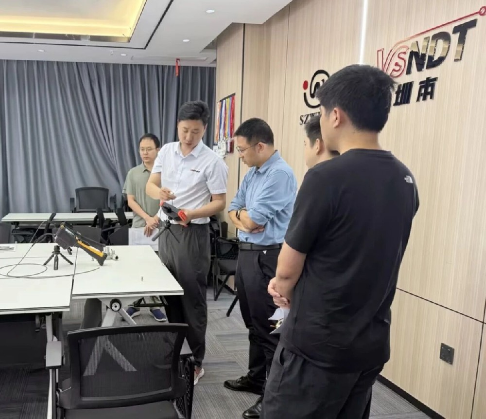 深圳市坪山區工信局一行蒞臨深圳微視調研指導